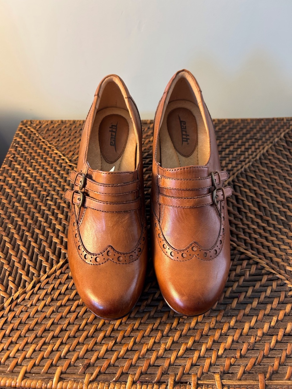 Earth Origins Carma 5 Brown Leather Shoes Wingtip Design Double Buckle Straps 8B